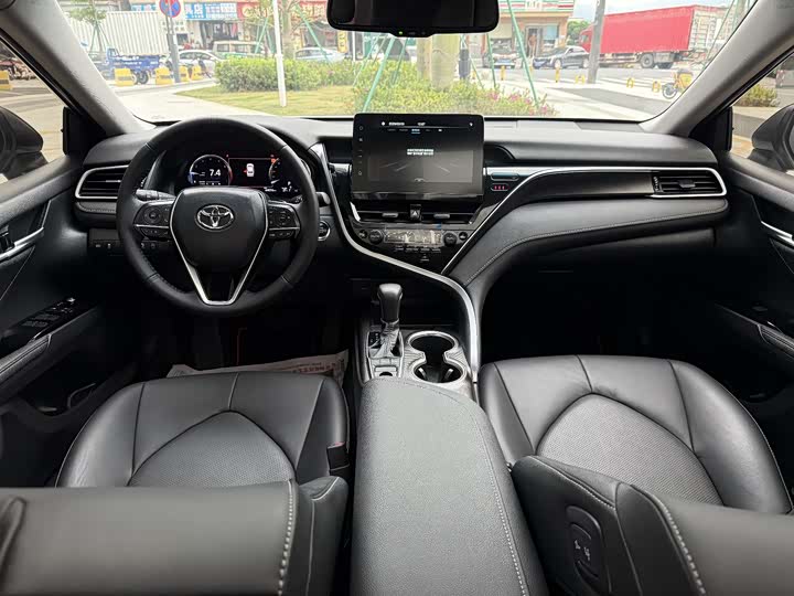 Фото 5 - Toyota Camry