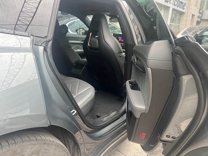 Фото 6 - Zeekr 001