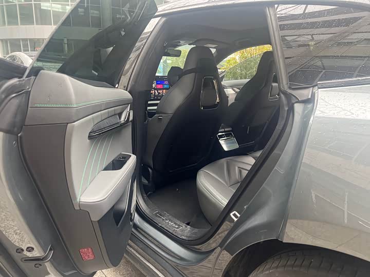 Фото 7 - Zeekr 001