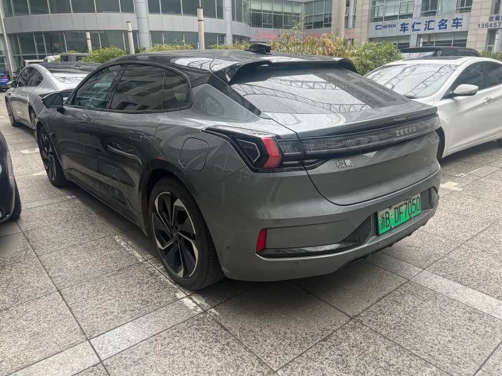 Фото 8 - Zeekr 001