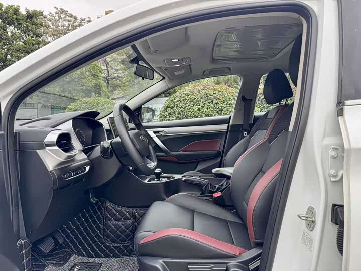 Фото 7 - Geely Coolray