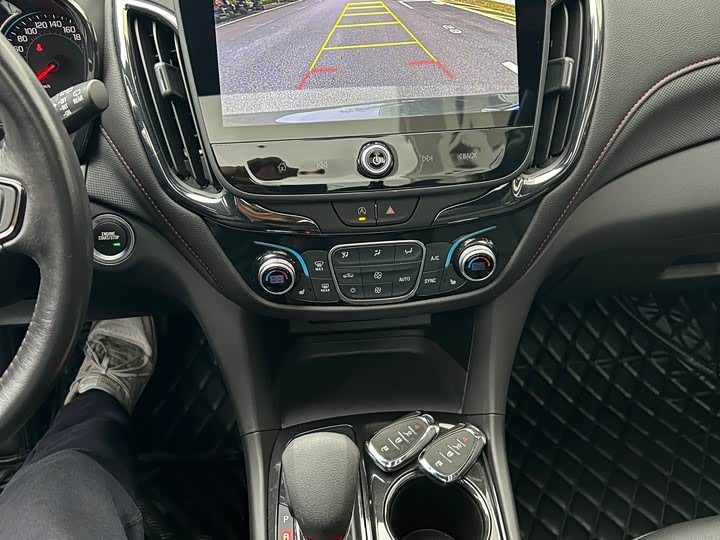 Фото 8 - Chevrolet Equinox