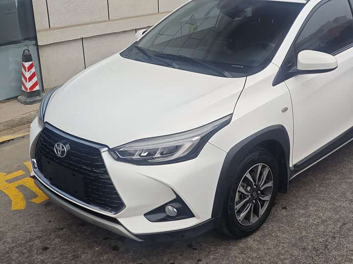 Photo 3 - Toyota Yaris L Hatchback