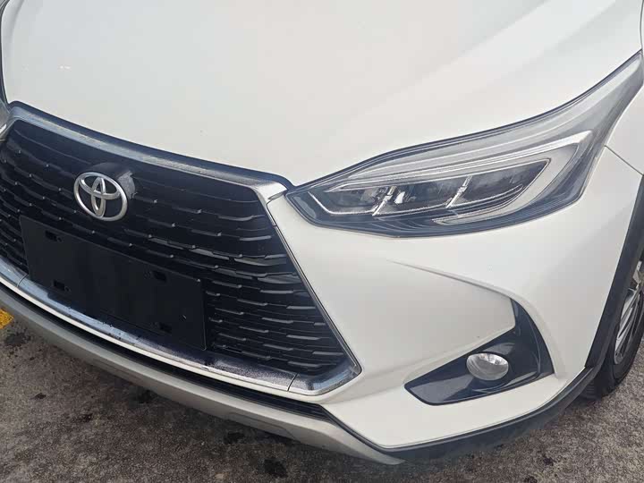 Photo 4 - Toyota Yaris L Hatchback