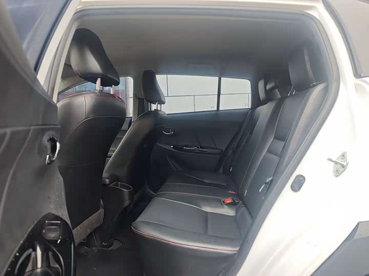 Photo 6 - Toyota Yaris L Hatchback