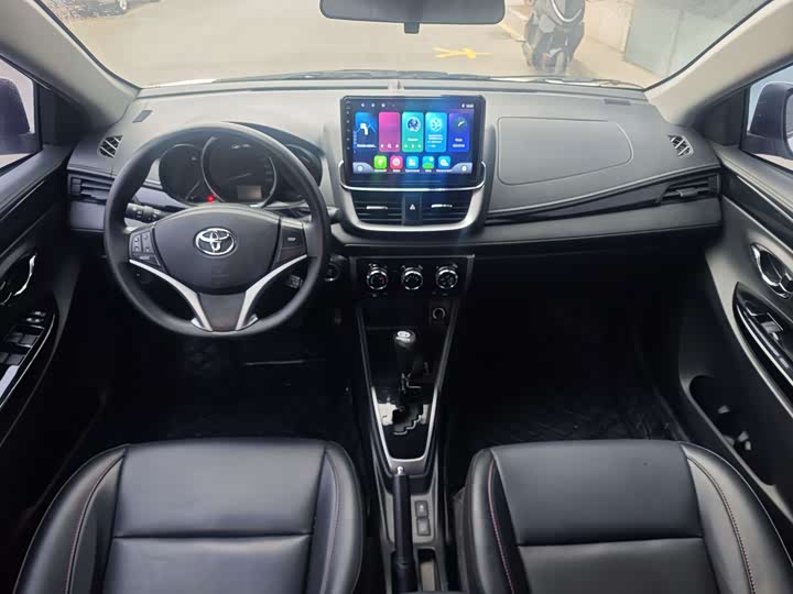 Photo 7 - Toyota Yaris L Hatchback