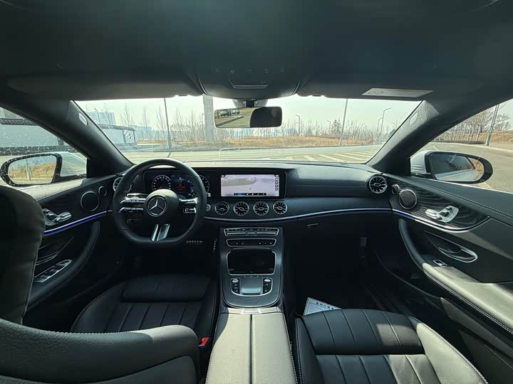 Photo 4 - Mercedes-Benz E-Class