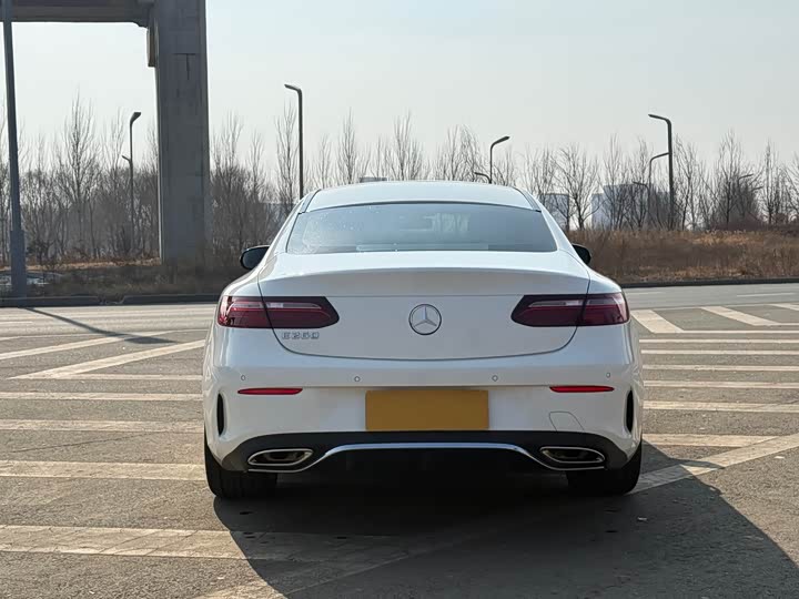 Photo 8 - Mercedes-Benz E-Class