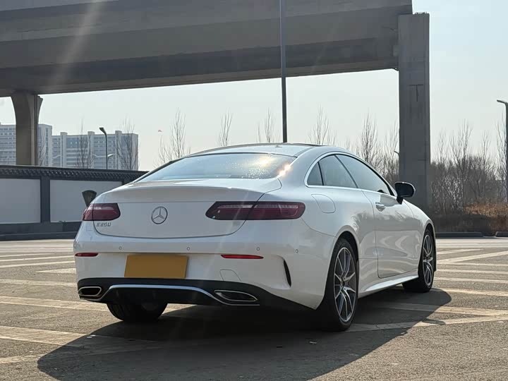 Photo 9 - Mercedes-Benz E-Class