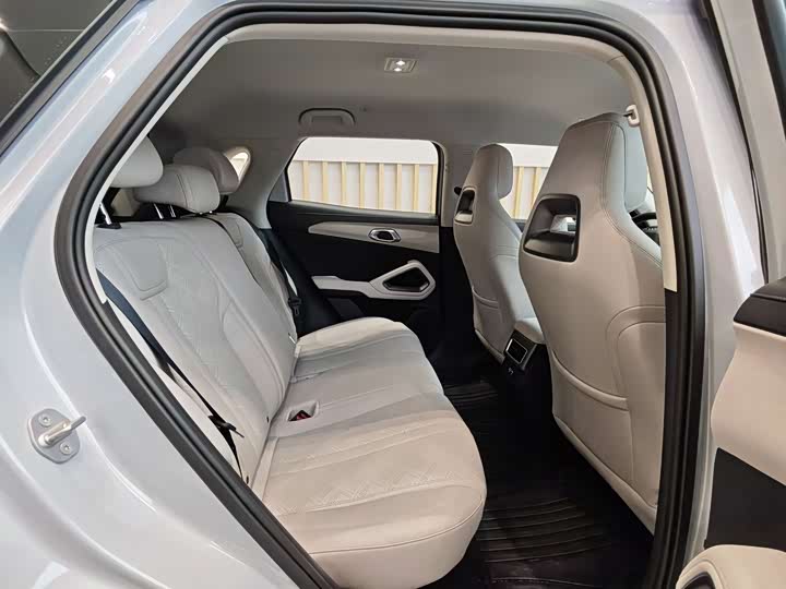 Фото 9 - BYD Yuan Up