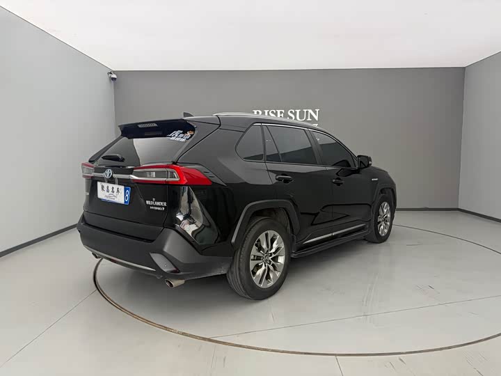 Photo 7 - Toyota Wildlander