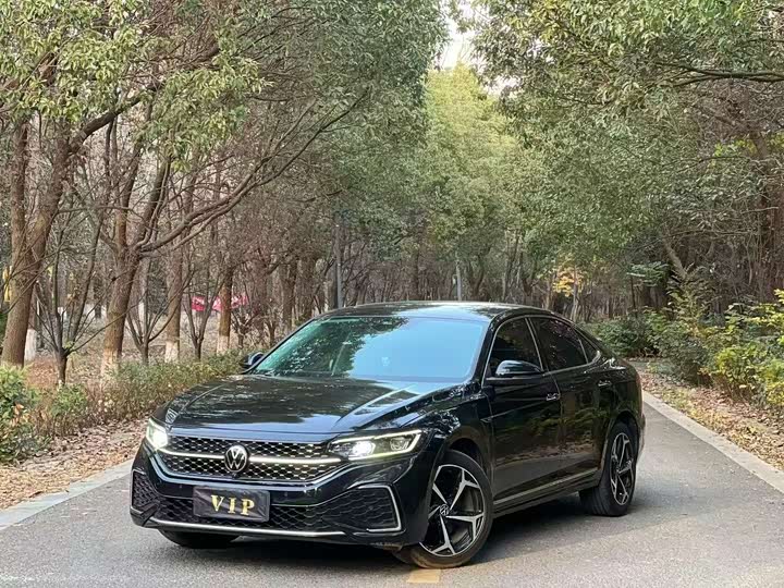 Фото 1 - Volkswagen Passat