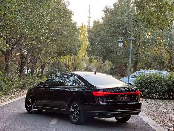 Фото 7 - Volkswagen Passat