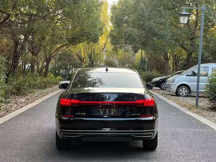 Фото 8 - Volkswagen Passat