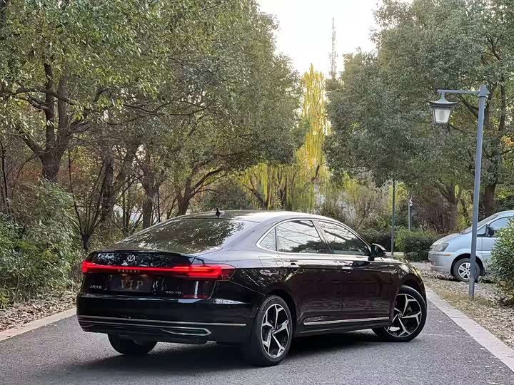 Фото 9 - Volkswagen Passat