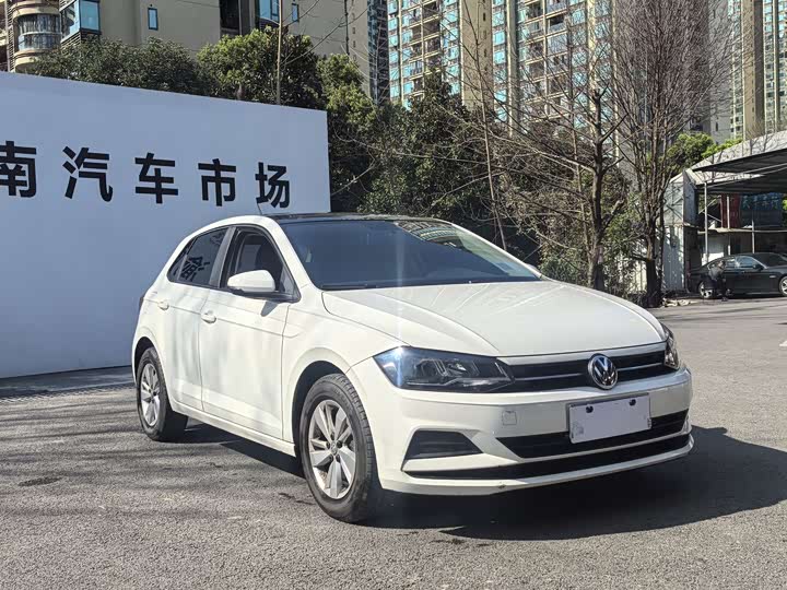 Фото 2 - Volkswagen Polo