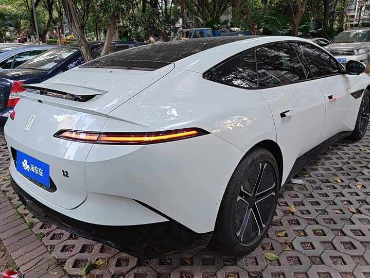 Фото 3 - Avatr 12