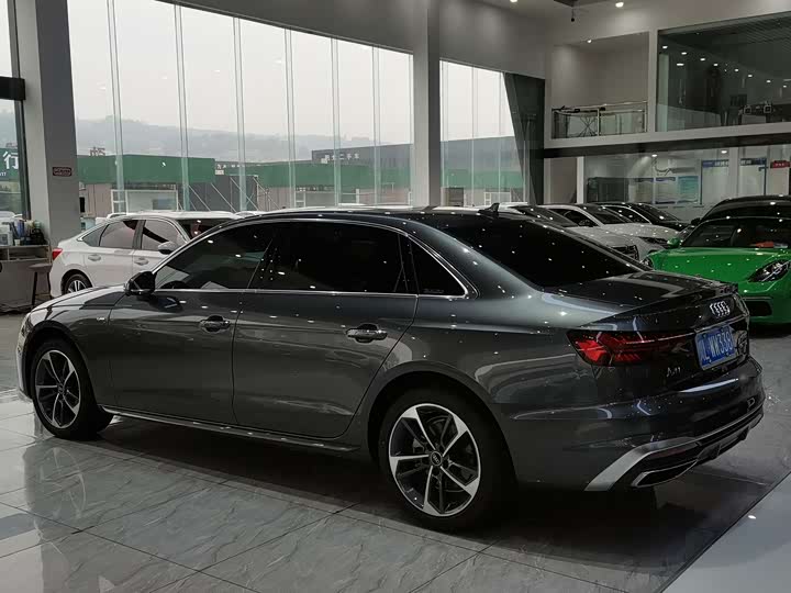 Фото 6 - Audi A4L