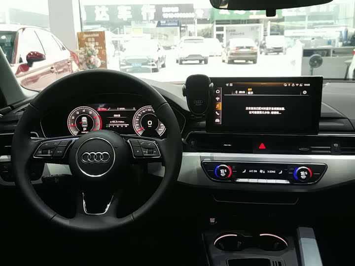 Фото 8 - Audi A4L