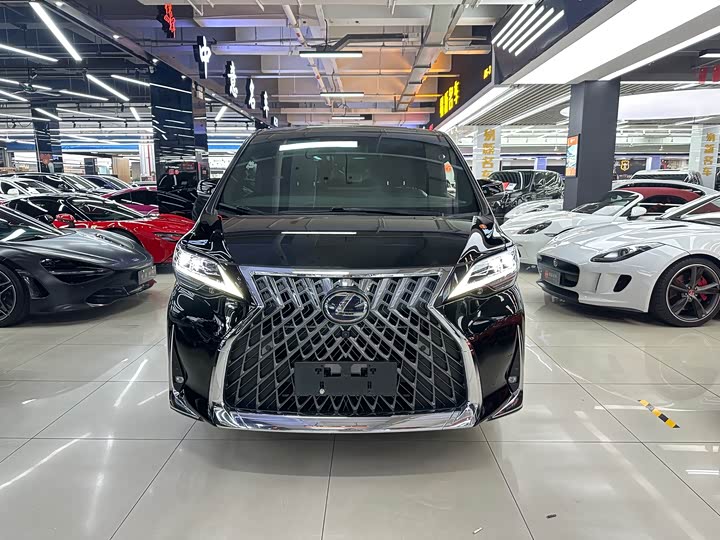 Фото 2 - Lexus LM