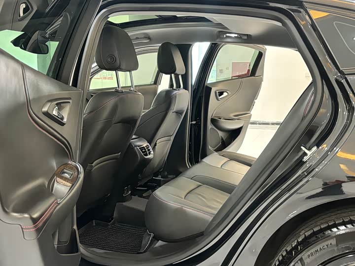 Фото 8 - Chevrolet Malibu XL