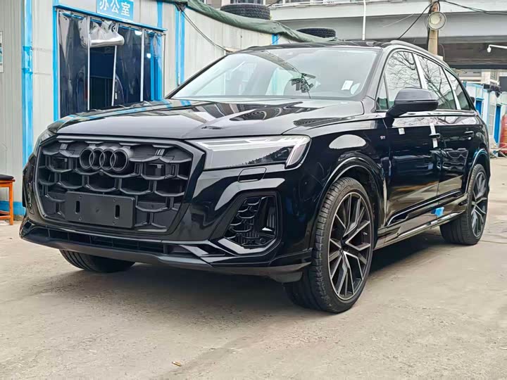 Фото 1 - Audi Q7