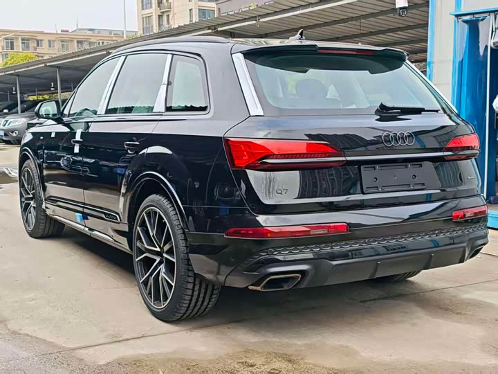 Фото 4 - Audi Q7