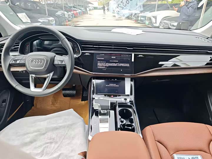Фото 8 - Audi Q7