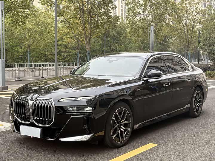 Фото 1 - BMW 7 Series