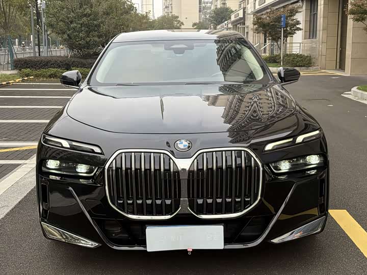 Фото 3 - BMW 7 Series