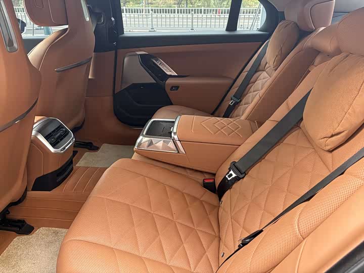 Фото 6 - BMW 7 Series