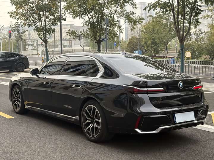 Фото 8 - BMW 7 Series