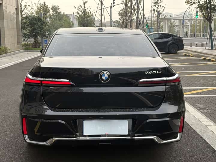 Фото 9 - BMW 7 Series