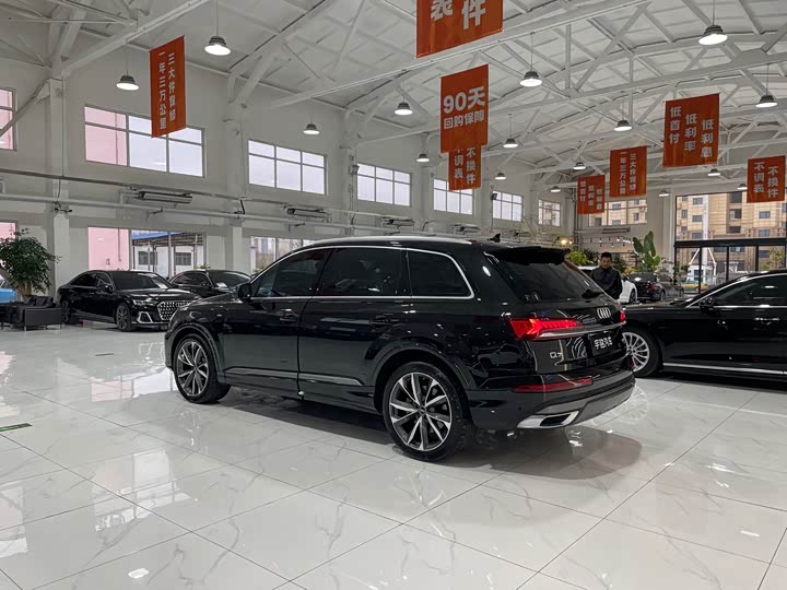 Фото 4 - Audi Q7