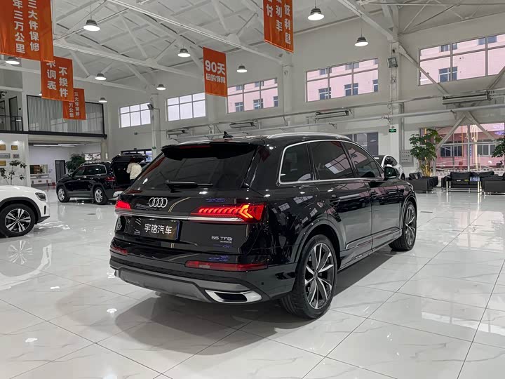 Фото 6 - Audi Q7