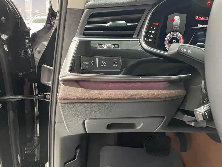 Фото 8 - Audi Q7