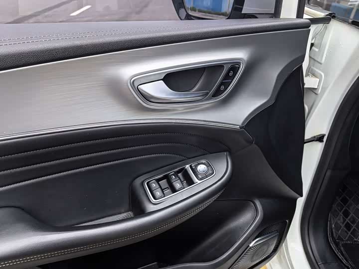 Фото 6 - Roewe iMax 8