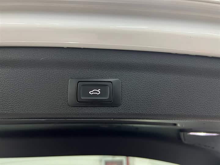 Фото 8 - Audi Q3