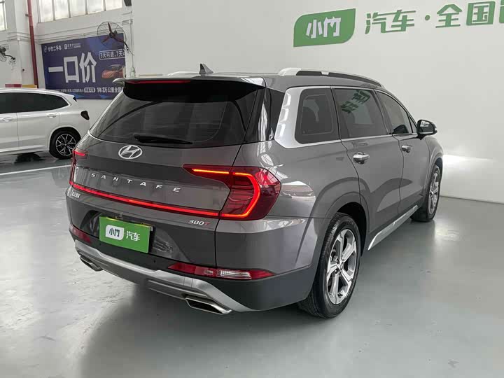 Фото 4 - Hyundai Santa Fe