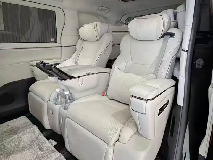 Фото 5 - Lexus LM