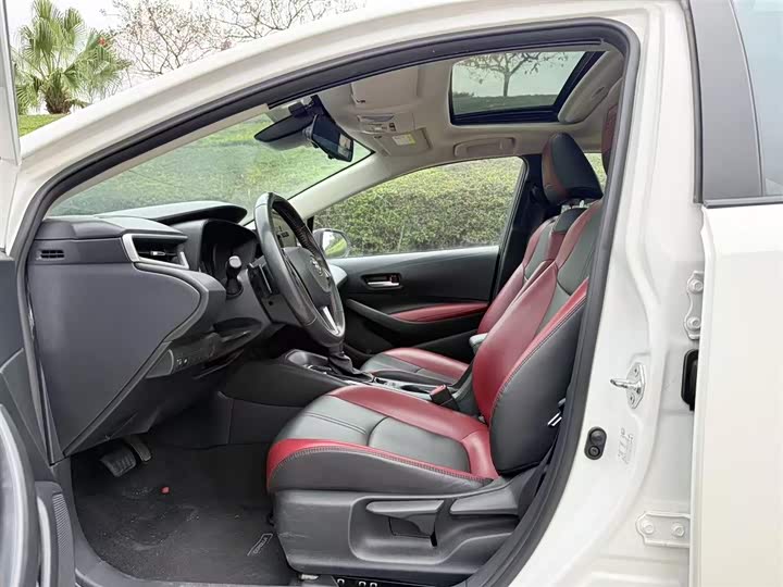 Фото 2 - Toyota Corolla