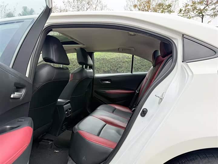 Фото 4 - Toyota Corolla