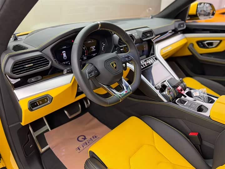 Фото 4 - Lamborghini Urus