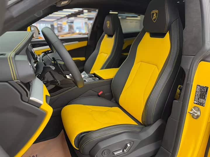 Фото 5 - Lamborghini Urus