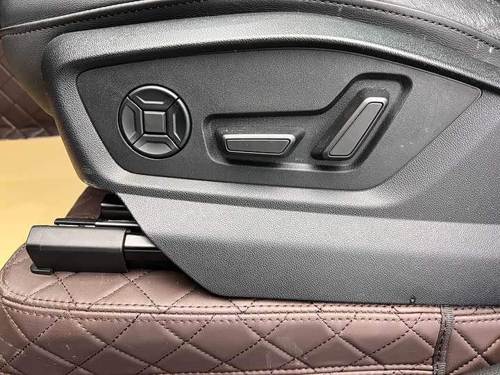 Фото 7 - Audi Q7