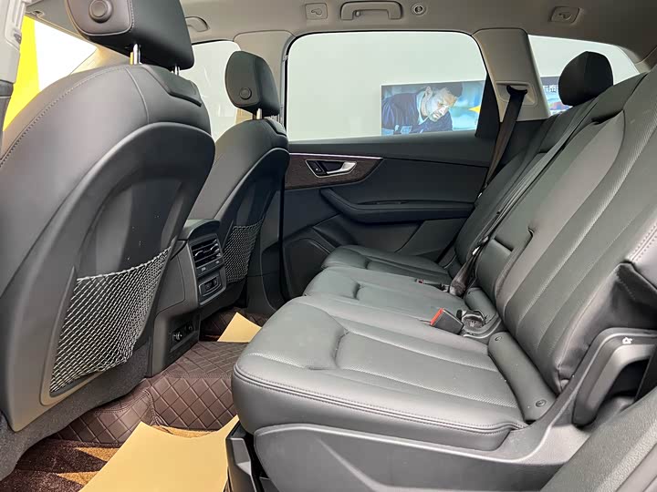 Фото 8 - Audi Q7