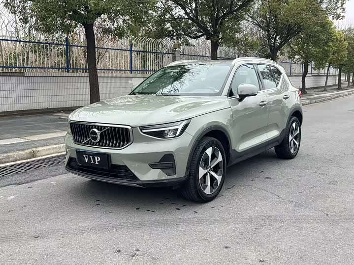 Фото 1 - Volvo XC40