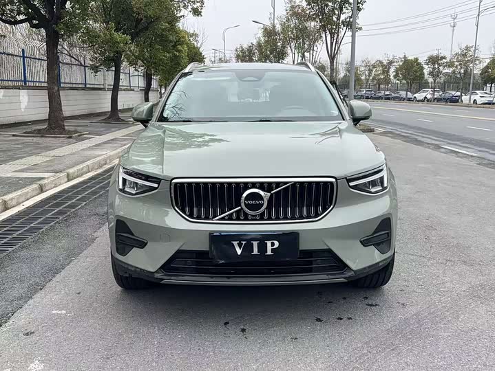Фото 2 - Volvo XC40