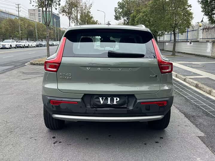Фото 9 - Volvo XC40