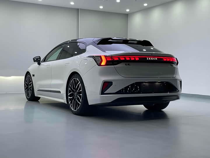 Фото 4 - Zeekr 001